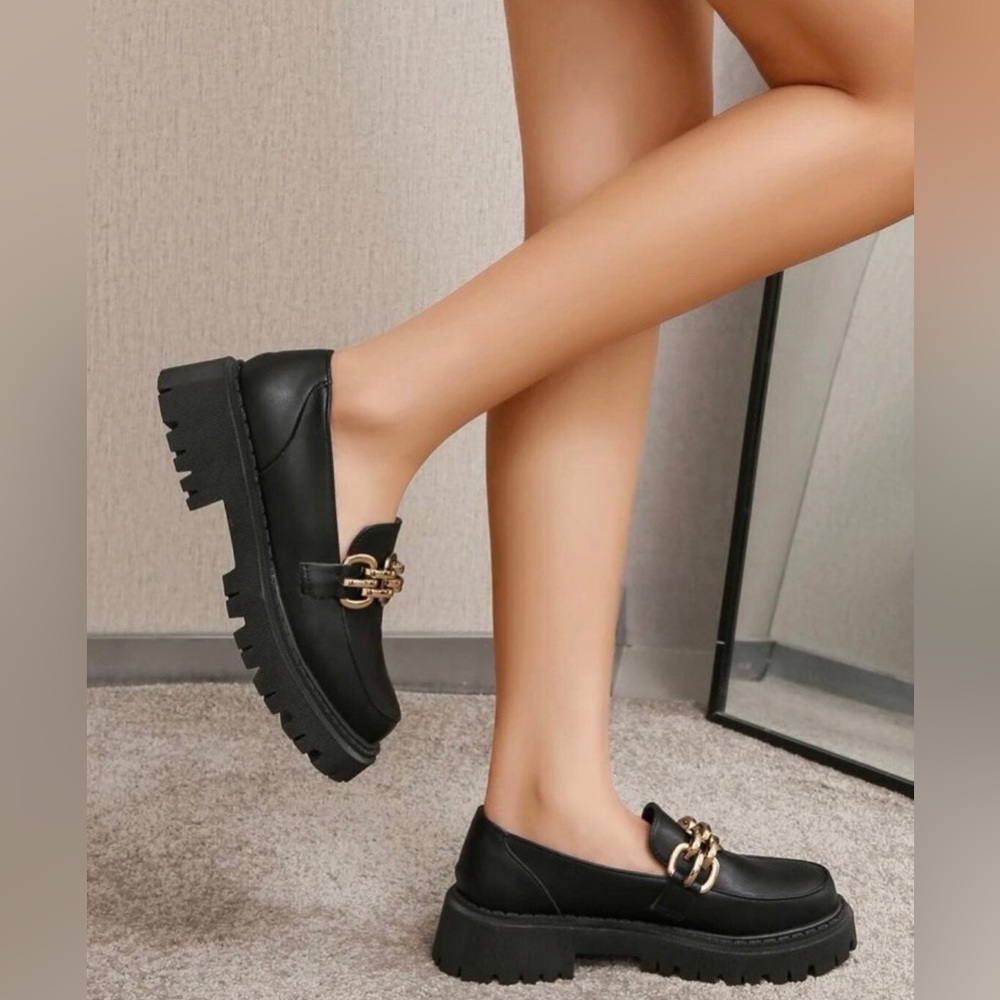 Shoes - Picture 2 of 8